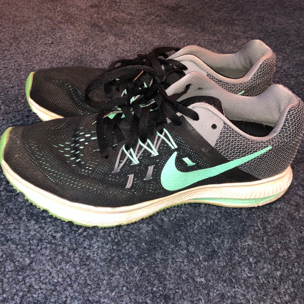 Women’s 7.5 Nike Running Shoes